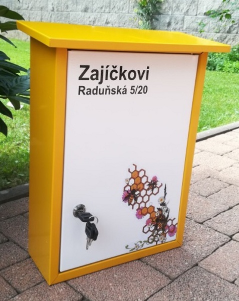 Poštová schránka Domingo v žltej farbe s motívom pre včelárov